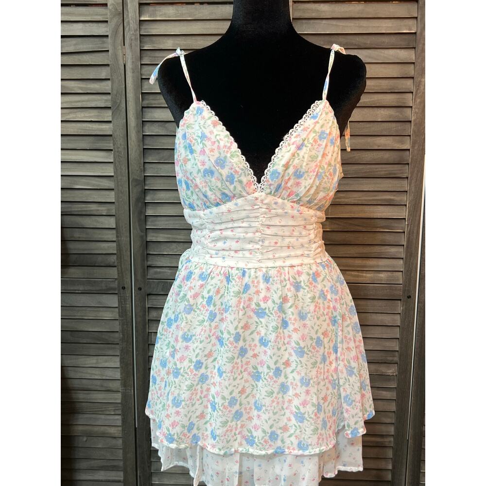 Altar'd State Malaya Ivory Floral Tie Strap Smocked Romper XL NWT Garden Party - Picture 4 of 11